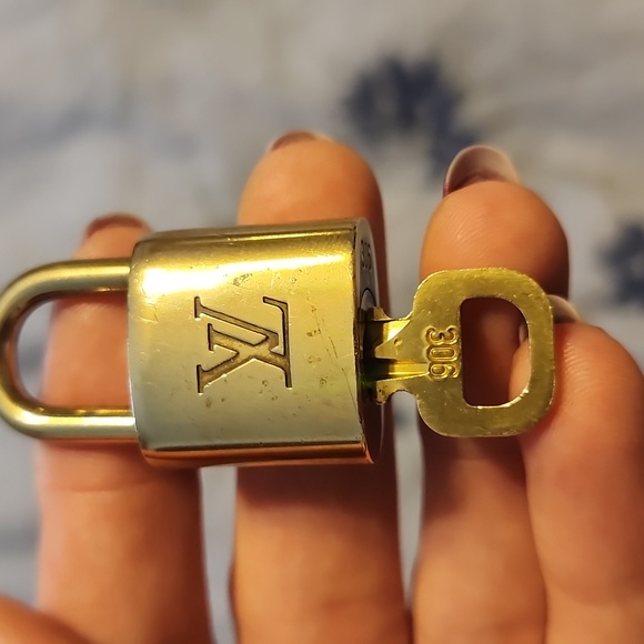 Louis Vuitton Lock Set 306 - Picture 4 of 5
